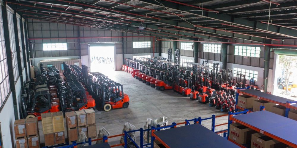 hinh-anh-kho-xe-nang-heli-o-mien-nam