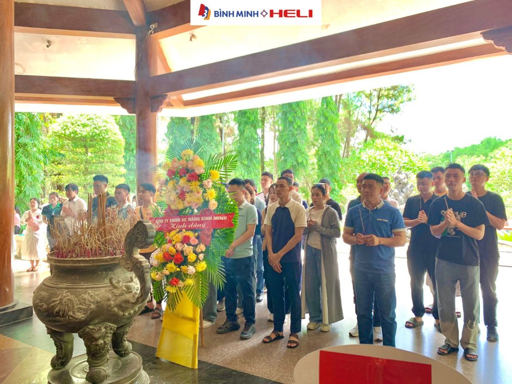 hinh-anh-cong-ty-tnhh-xe-nang-binh-minh-di-du-lich-he-dinh-ky-moi-nam